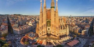 Barselona’daki Muhteşem Mimari Yapı La Sagrada Familia Hakkında